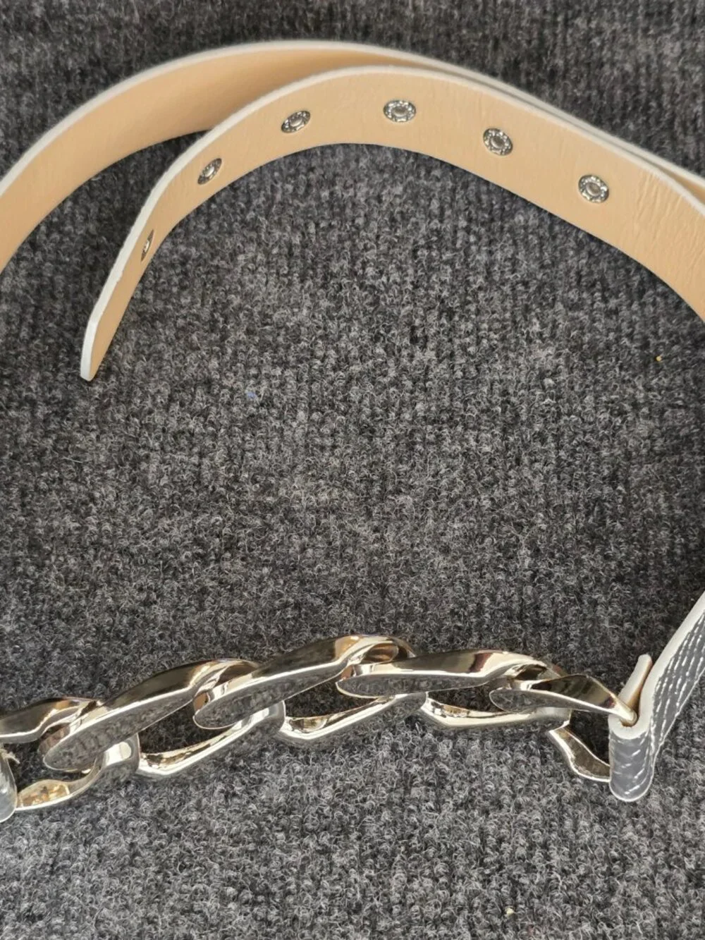 Vintage-Style Adjustable Silver Belt with Snap Closures – Retro Metallic Waist C